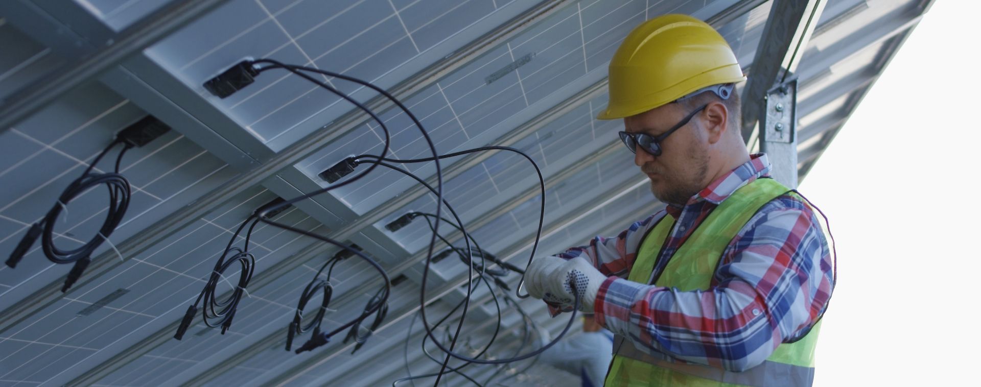 connecting-solar-panels