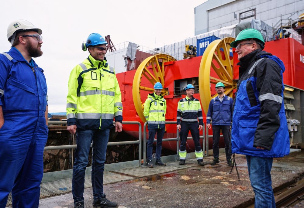 Installation of cable laying equipment on Nexans Aurora