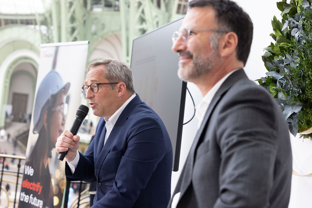 Conference at the ChangeNOW event, with two speakers discussing on stage in front of an audience.