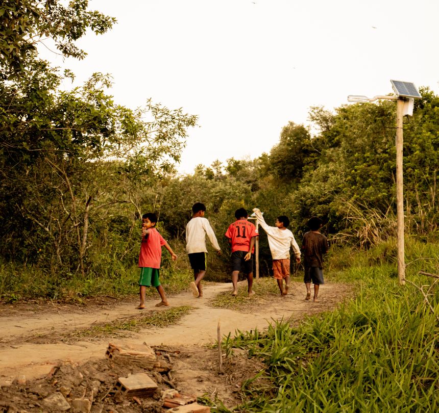 Children - Litro de Luz picture